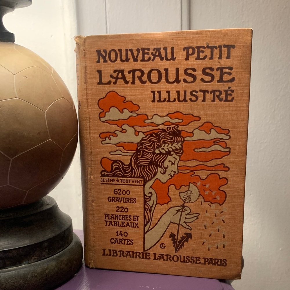 Vintage Nouveau Petit Larousse Illustré Book